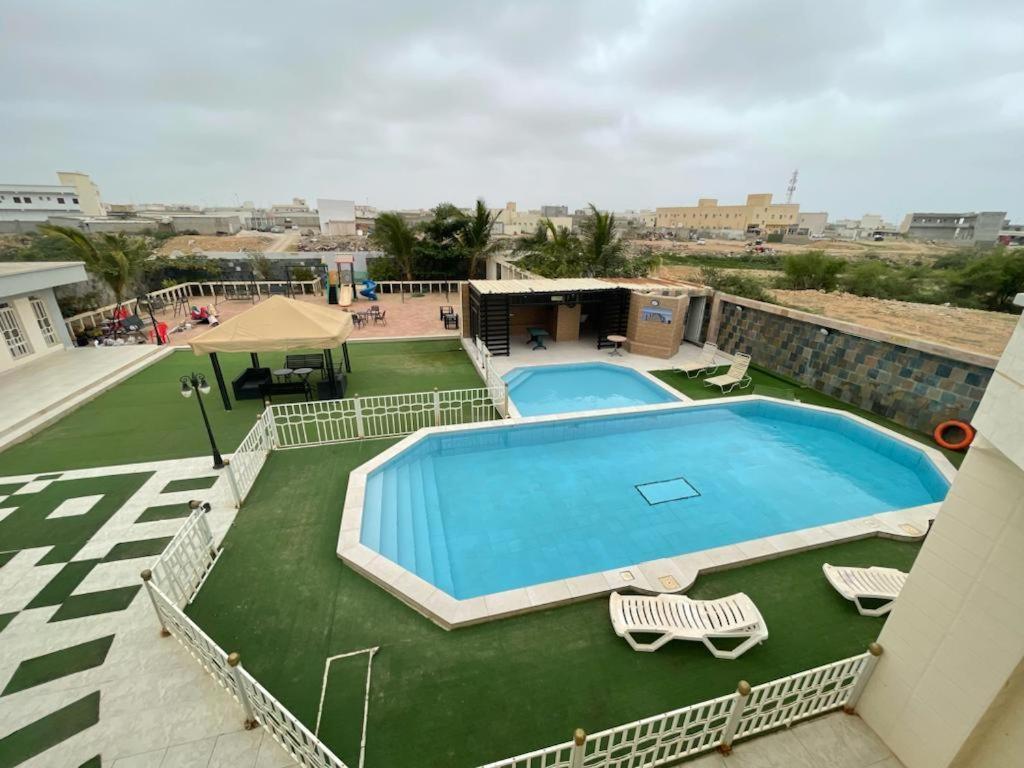 Paradise Swimming Pool